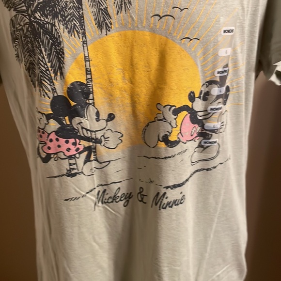 Disney tee shirt - Picture 2 of 2